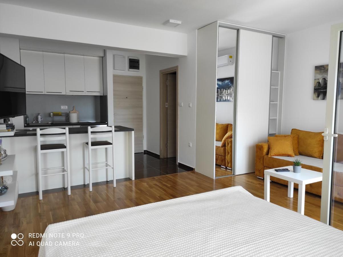 Comfort Studio With Sea View And Swimming Pool Becici  Exterior photo